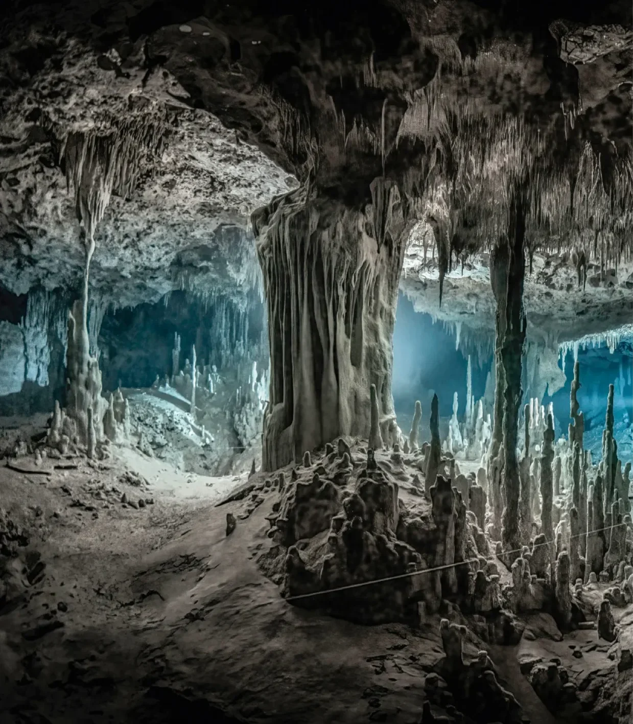 Cave diving on Mexico’s Riviera Maya. Photo: Martin Broen / Oceanographic