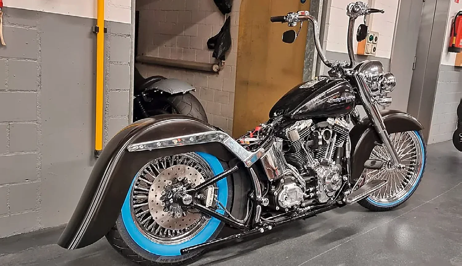 The finished bare build without the exhaust system. Far right: the number-plate surround on the rear fender.