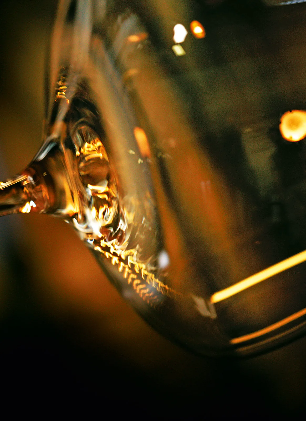 Outstanding human craftsmanship: the stem is drawn out with a pair of tongs.