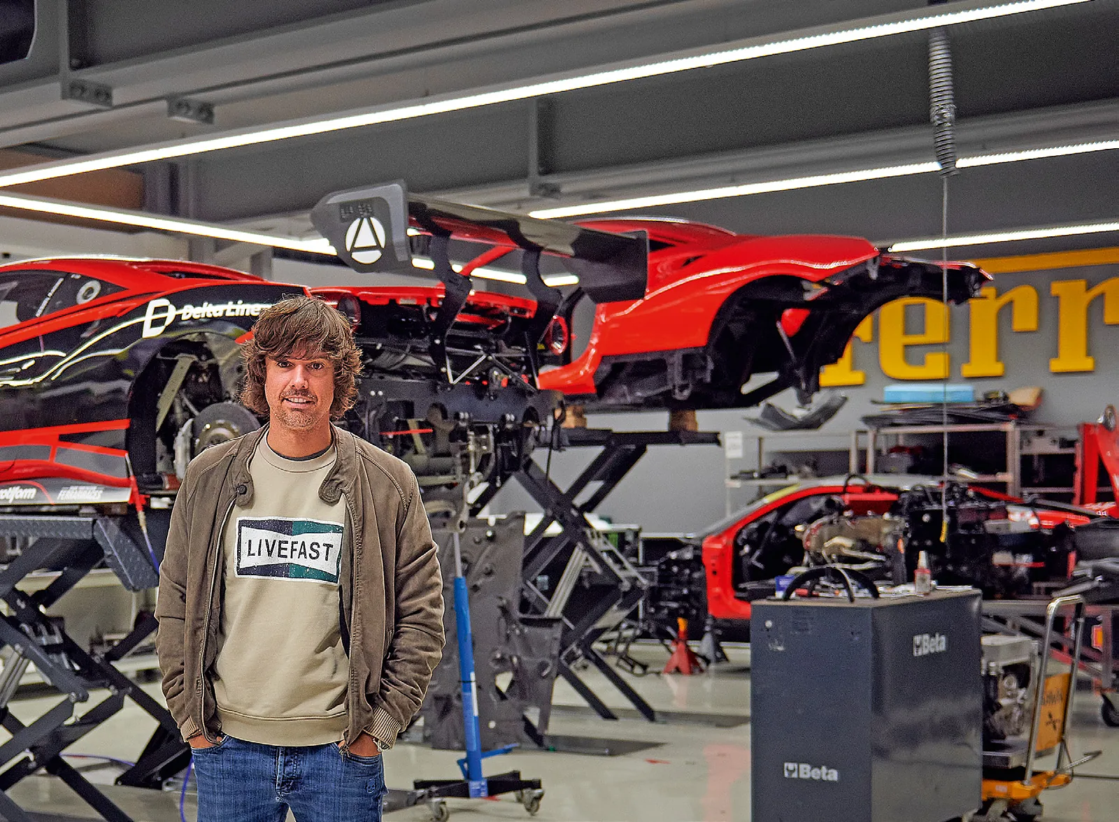 Der stolze Chef in seiner Rennabteilung. Im Auftrag von Ferrari ist Kessel Racing für alle GT3-Fahrzeuge der Welt verantwortlich.