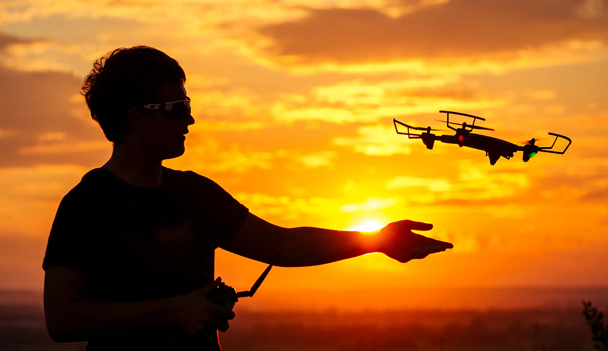 Be a pilot for once: over 300,000 hobby drones are sold worldwide each month – from around 20 francs. Photo: courtesy
