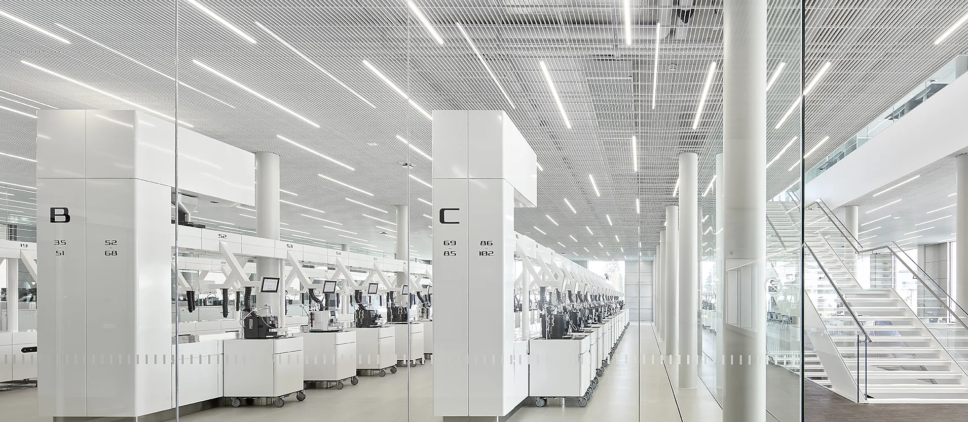 Le cœur du Jura Campus: 102 stations d’essai en continu fonctionnent 24 h/24 et assurent l’amélioration constante des machines existantes. Photo: Jura