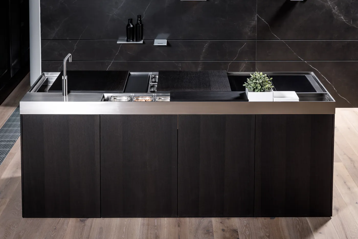 The «Orea-T»: a modular cooking island whose surface can be closed off — multiply award-winning.