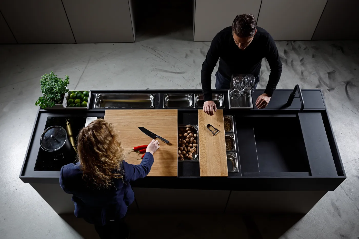 Made in a workshop in Schwyz’s Muotathal: clean lines, fine materials, an analogue place of conviviality.