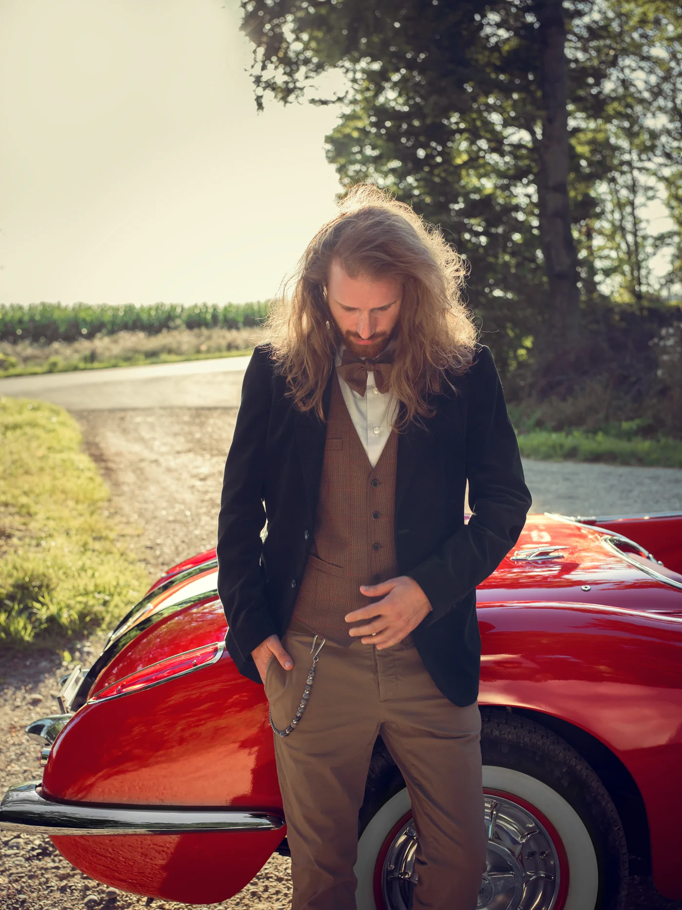 More casual: jacket, waistcoat and trousers in a mix of materials. Photo: Kenner