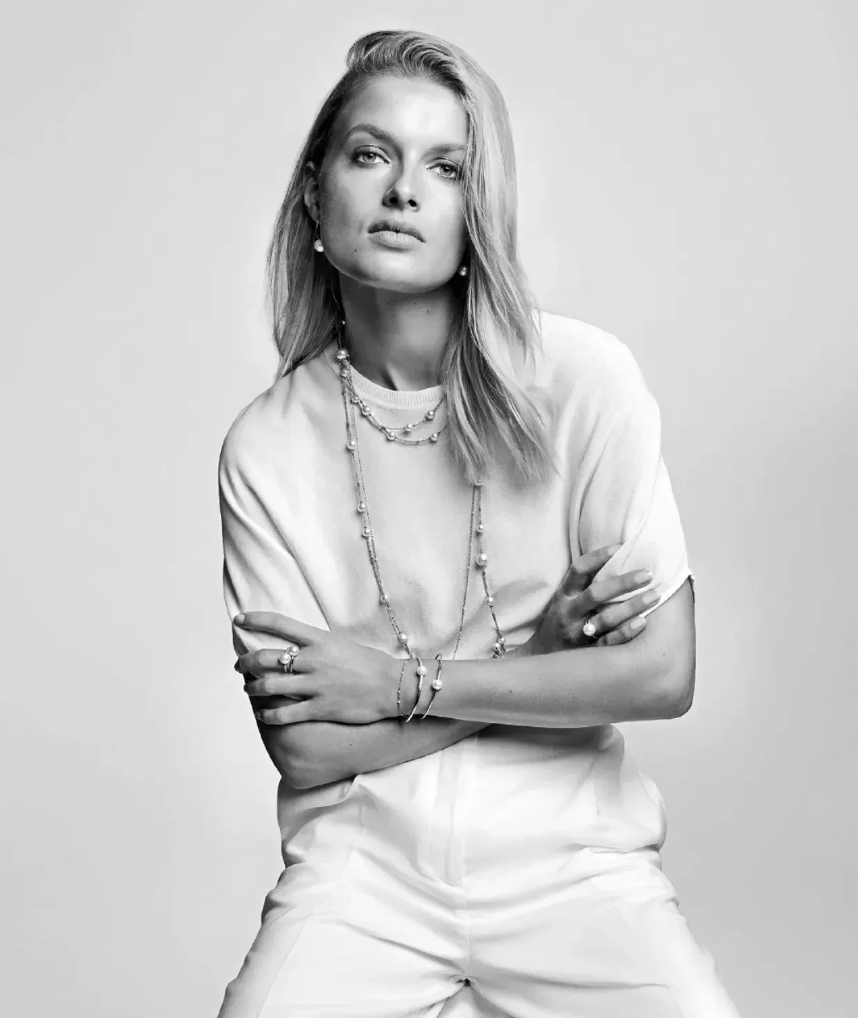 White pearls reinterpreted: South Sea pearls and silvery Akoya pearls with white gold and diamonds, from the Swanlake Clubbing collection. Photo: Andrea D’Aquino