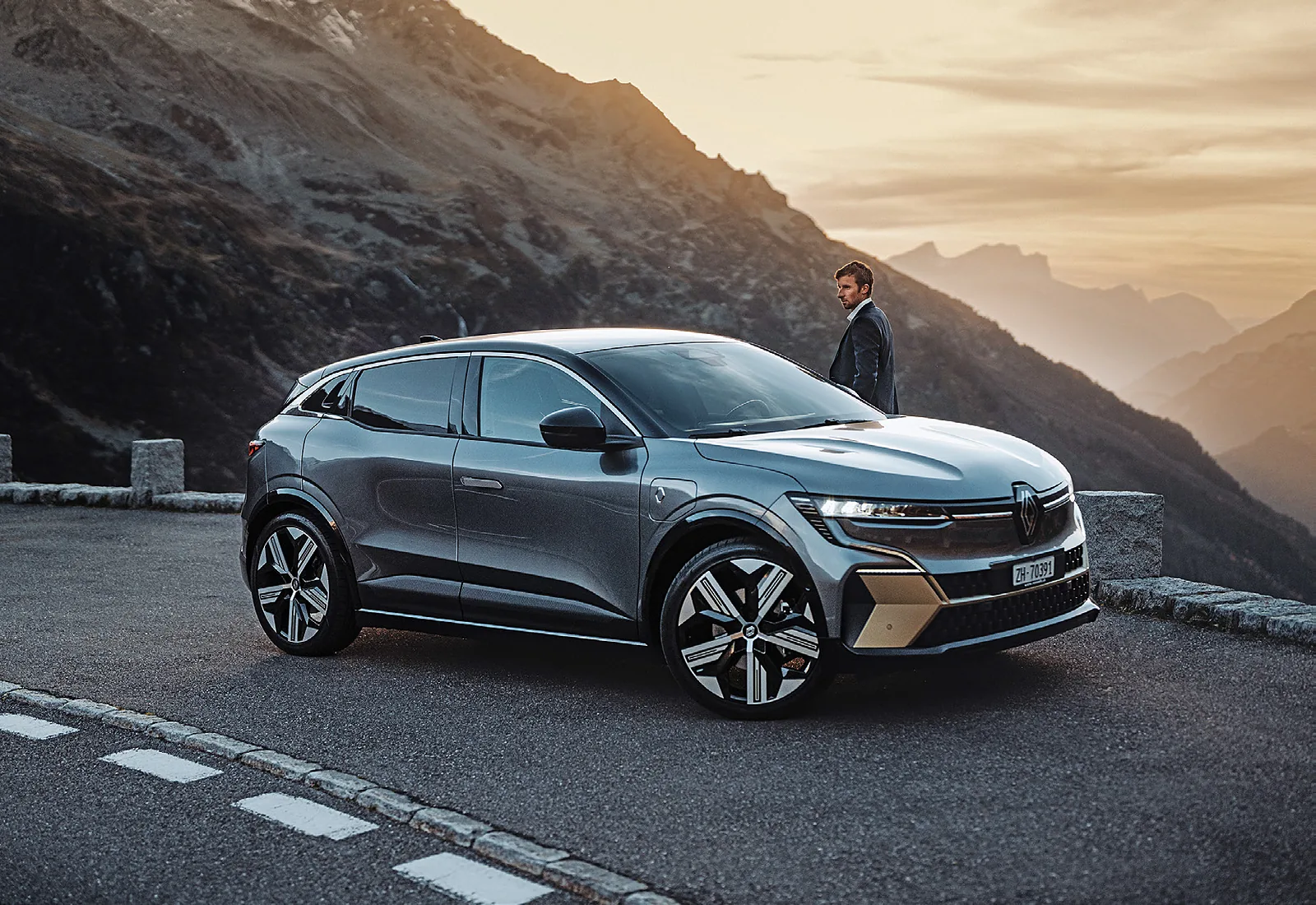 Che aspetto grintoso, la Megane E-Tech 100% electric. In cifre: 450 chilometri di autonomia secondo WLTP. Consumo da 15 a 17 kWh/100 km. Google Automotive con comando vocale. Tempo di ricarica 3:10 ore a una stazione di ricarica da 22 kW. Prezzo a partire da 40 000 franchi.