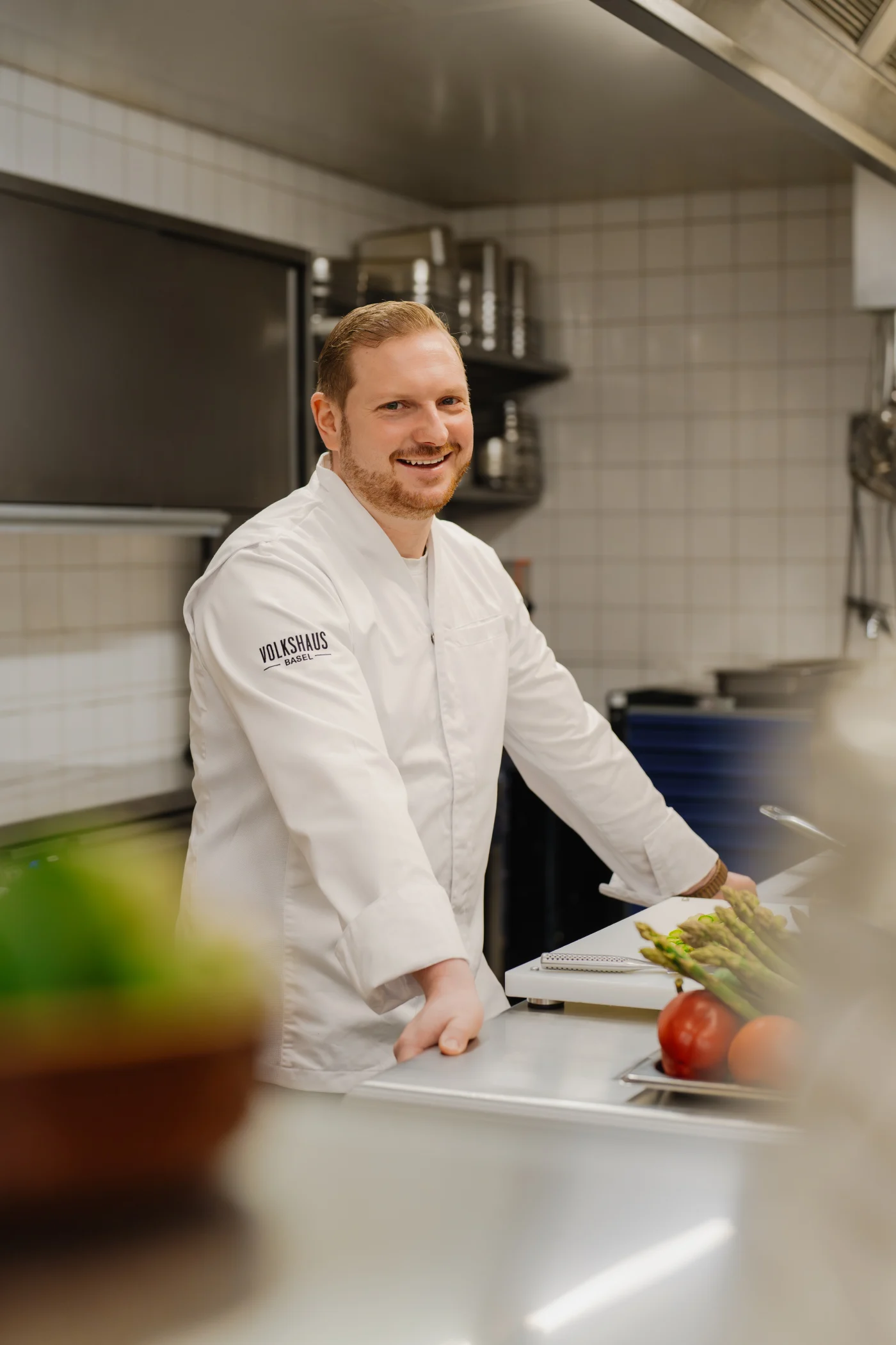 En cuisine, c’est Kevin Kirchmaier qui commande. Photo: Hotel Volkshaus Basel