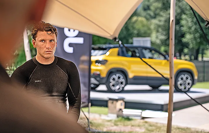 Surfer and outdoorsman: on the Jeep Avenger, Rudy Ghiara values that electric cars help ease the burden on the climate. Photo: Arton/Astara